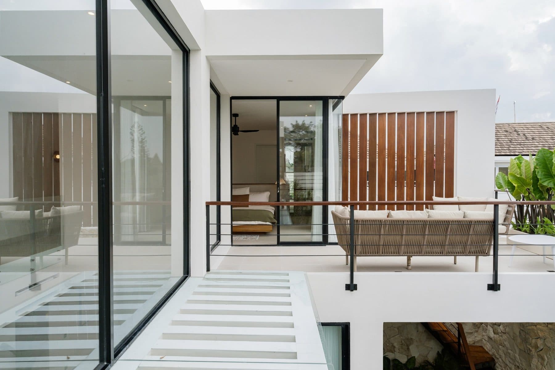 Terras met loungebank op de verdieping