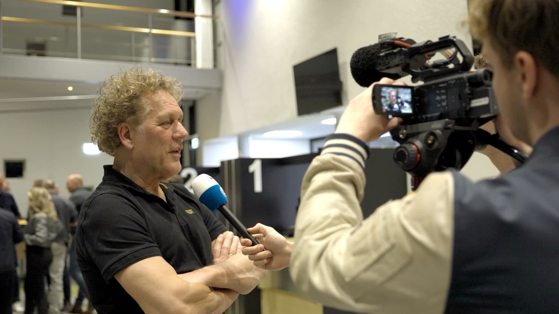 Kees van der Spek wordt na afloop geïnterviewd